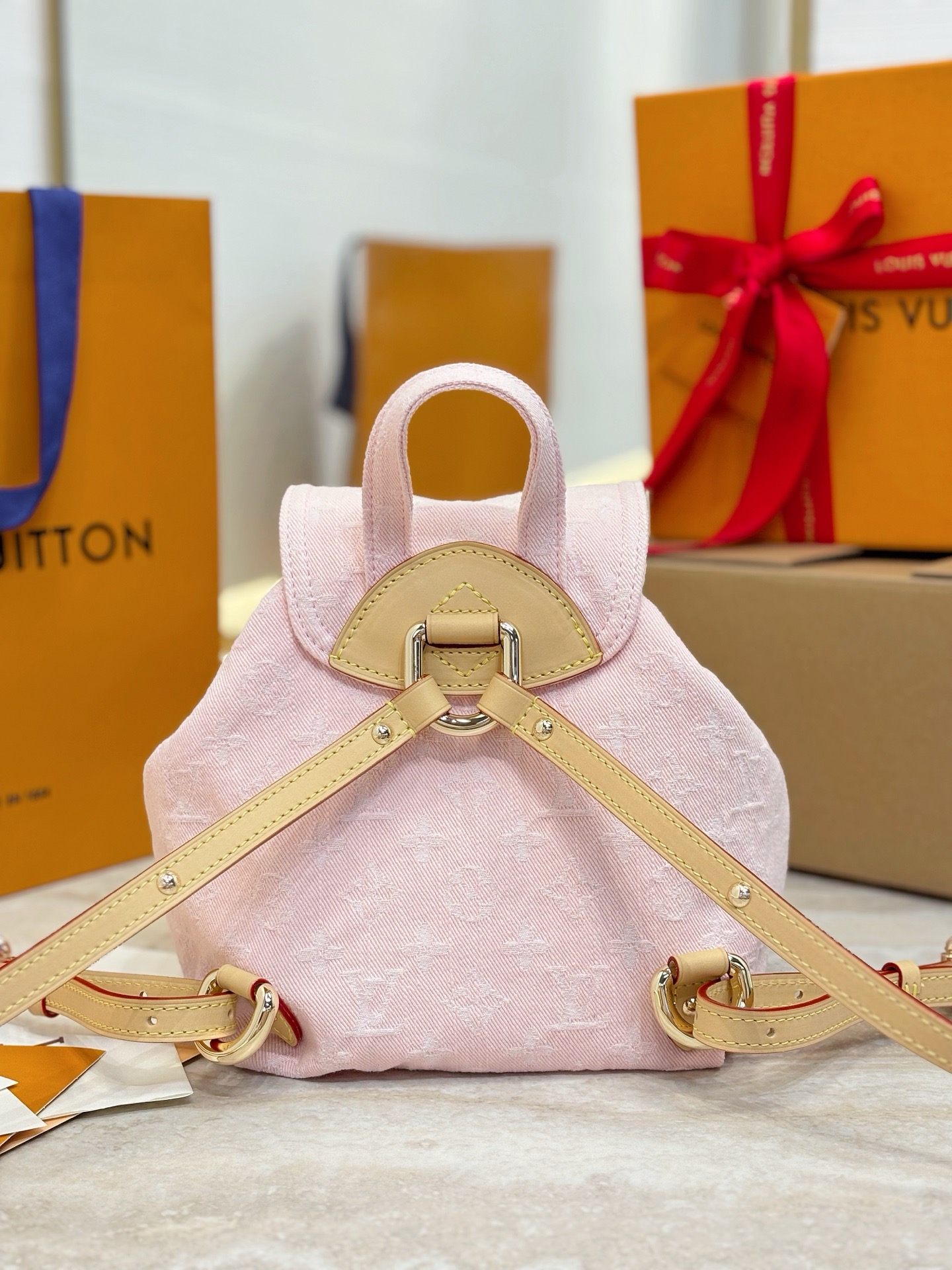 Louis Vuitton Backup M13031 pink