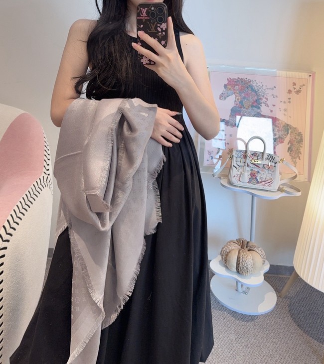 Louis Vuitton Monogram Classic Shawl M97743-2