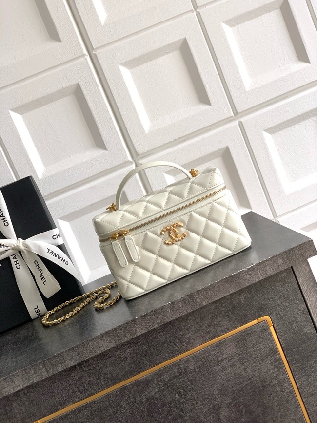 Chanel Vanity with Chain 26C Oil-tanned leather AP4936 white